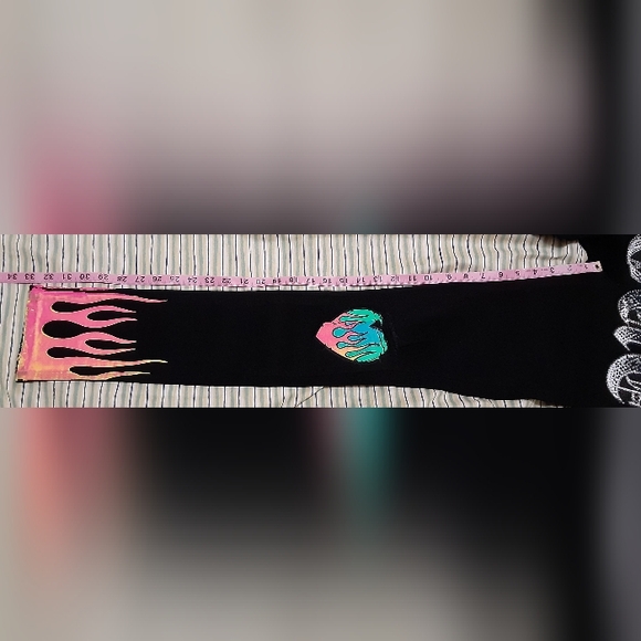 L.O.V.E. barbwire hearts, black, blinged LOVE, size 28, new, jeans - Picture 12 of 14